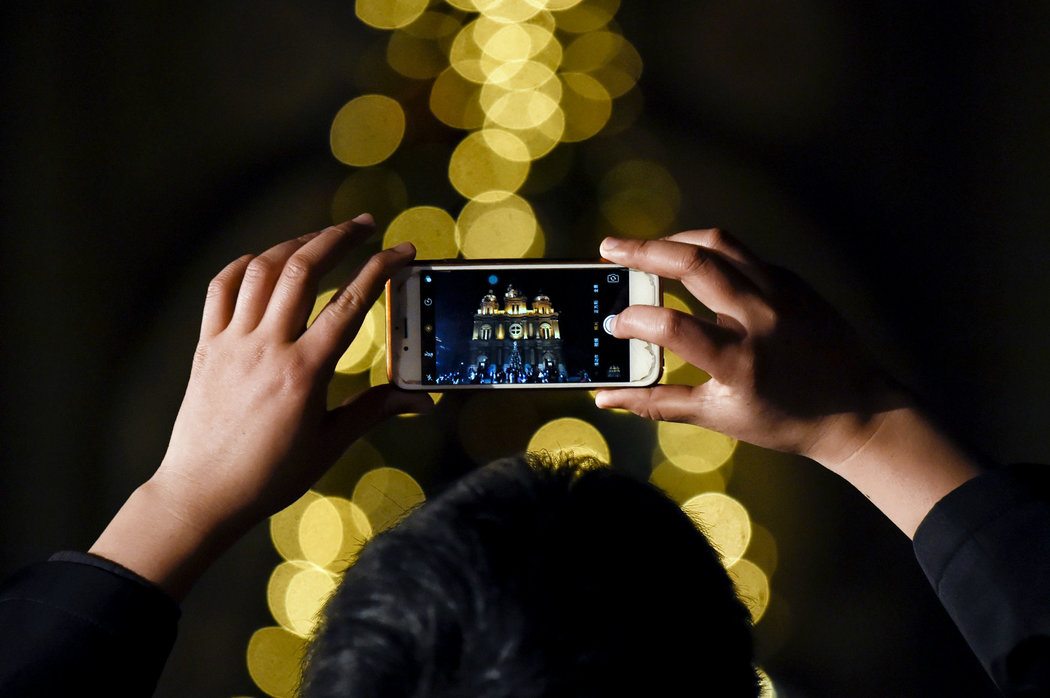 中国大陆旅游可以用WhatsApp中文版吗？